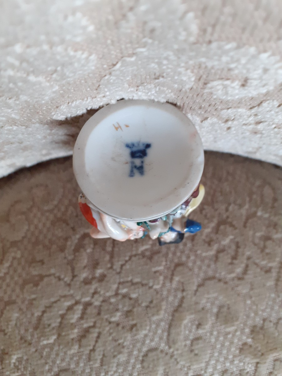 Small Perfume Bottle Decorated  With Flowers And  Figurines, Naples, End 19th Century -photo-4