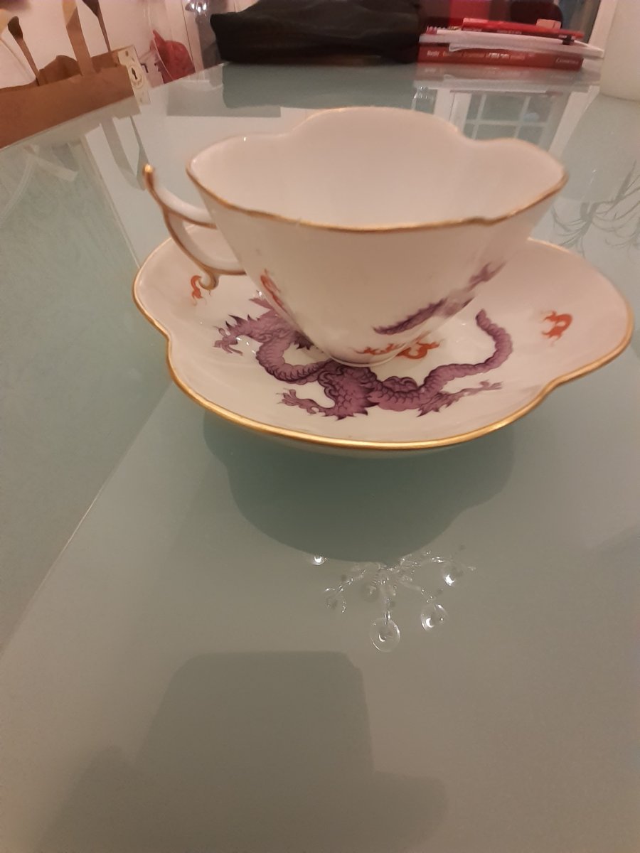 Charmante Tasse Et Souscoupe En Porcelain Meissem.  XIX si+cle