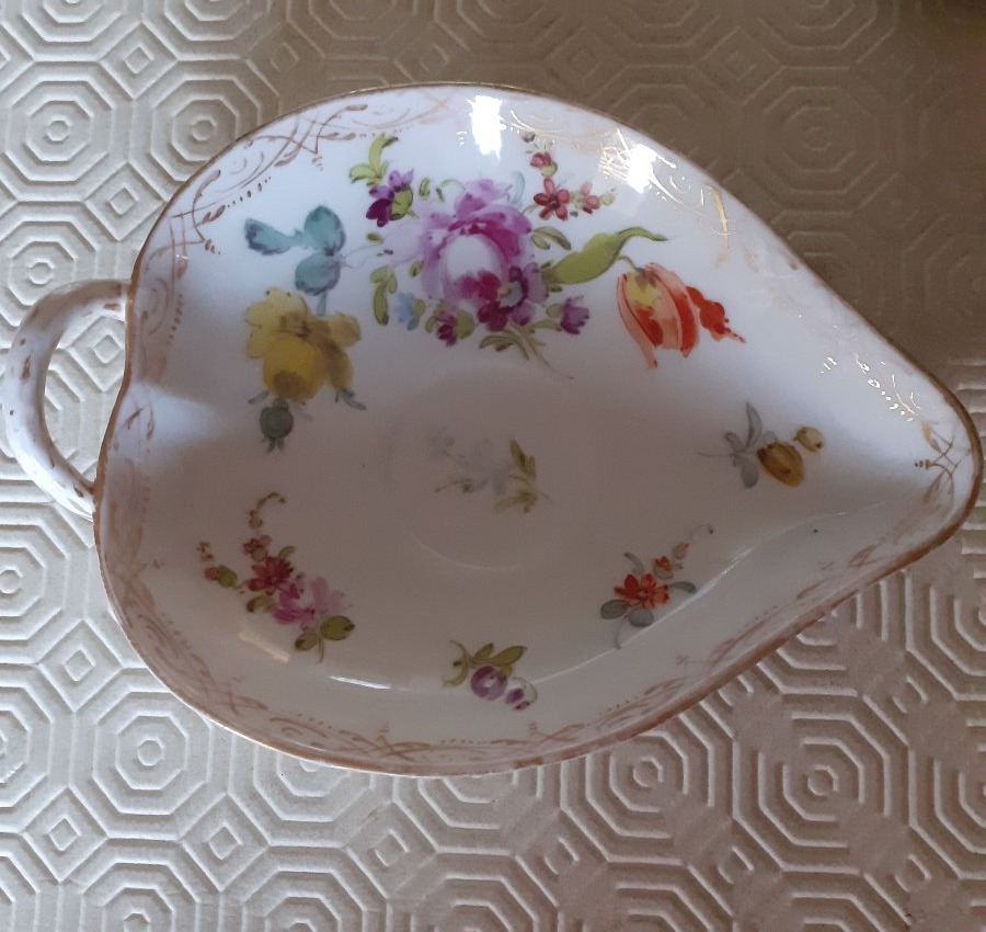 Charmante tasse et souscoupe en porcelain, Dresde  vers 1883 -photo-4