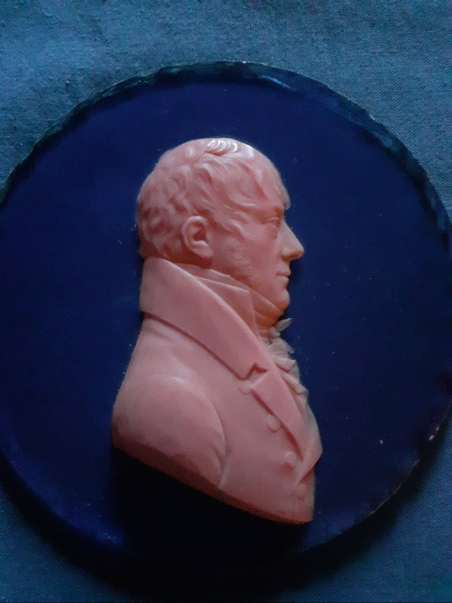 Profil en cire d'un gentilhomme, signé Posch 1808
