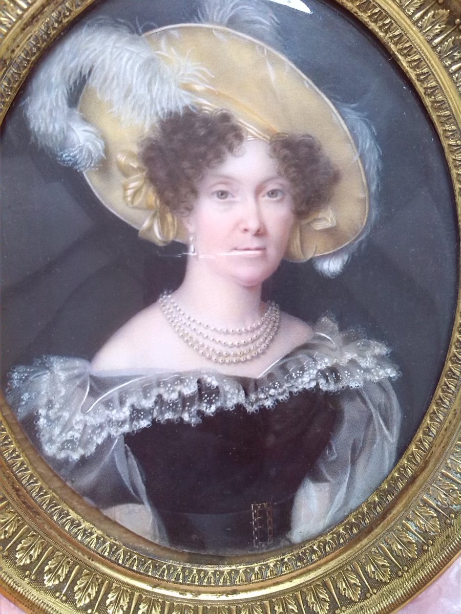 Dame Au Grand Chapeaux Avec Plumes,  portrait miniature sur ivoire  par Guglielmo Faija, Italie, Vers 1825, avec CITES 