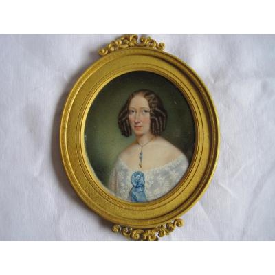 Ecole allemande, Miniature Portrait d'une femme aux cheveux chatains, vers 1830, avec CITES