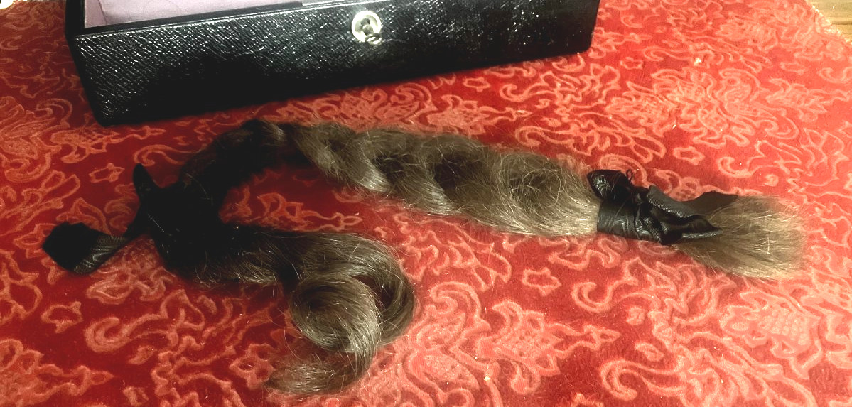 Reliquary - Hair Cut In Mourning - Braid, Box, And Beveled Glass. -photo-3