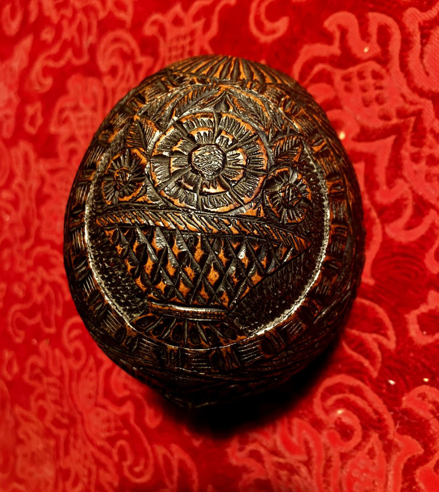 Carved Coconut Powder Flask - 19th-century Convict Craftwork-photo-2