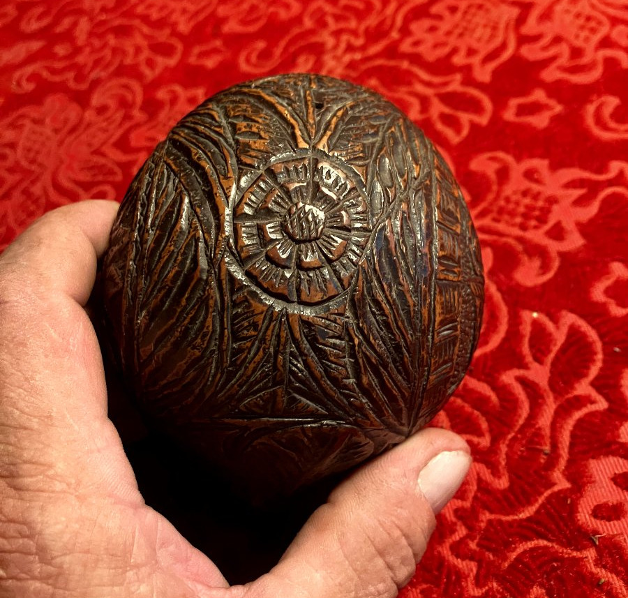 Poire à poudre en noix de coco sculptée - Travail de bagnard XIXe-photo-2