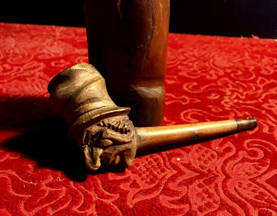 Pipe et porte cigarette - Personnage en bois sculpté - Art populaire-photo-4
