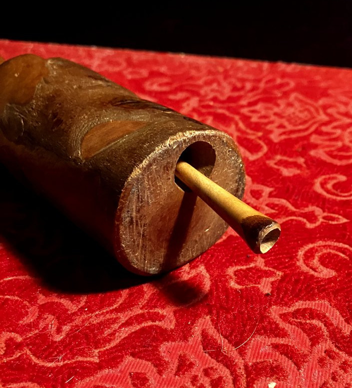 Pipe et porte cigarette - Personnage en bois sculpté - Art populaire-photo-2