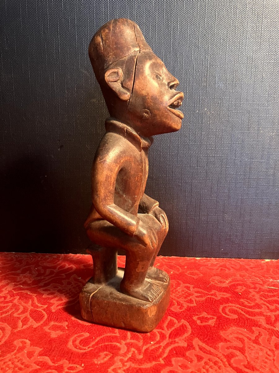 Carved Wooden Statuette / Kakongo Or Tomb (congo) / Mid-20th Century