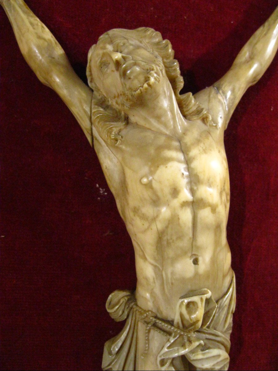 Christ Vivo Sans Couronne En Ivoire Du XVIIIe Siècle.  Cadre Sculpté & Doré. -photo-4