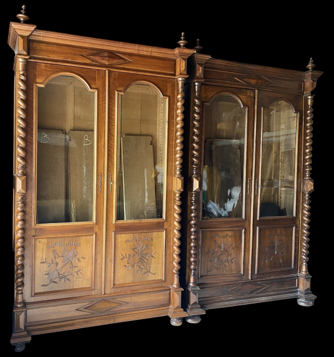 Paire de bibliothèques style renaissance en noyer