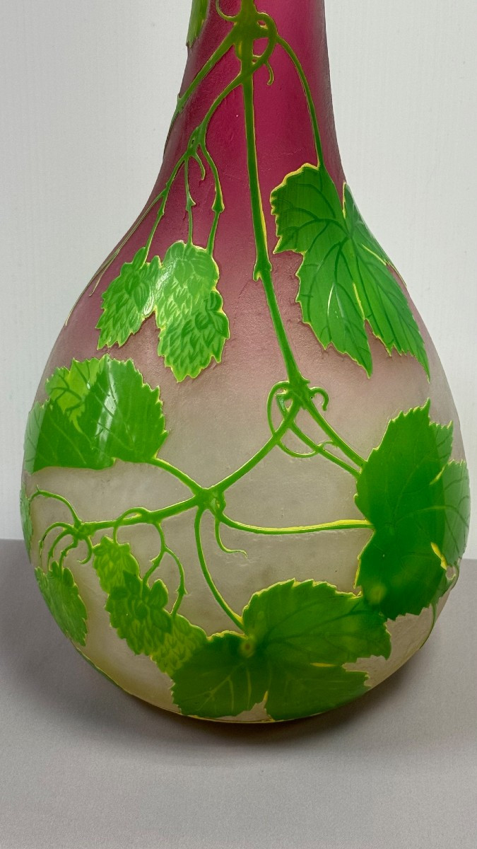 LEGRAS : Vase LEGRAS gravé à l'acide de Fruits et de Feuilles de Houblon. Hauteur 65 cm-photo-3