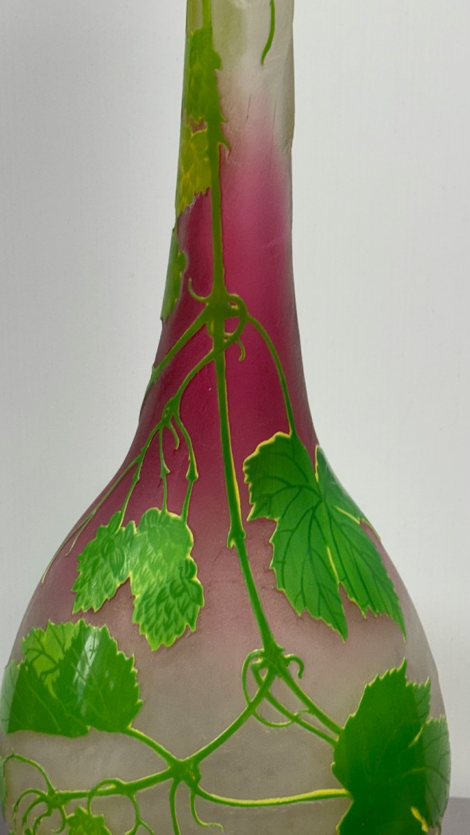 LEGRAS : Vase LEGRAS gravé à l'acide de Fruits et de Feuilles de Houblon. Hauteur 65 cm-photo-4