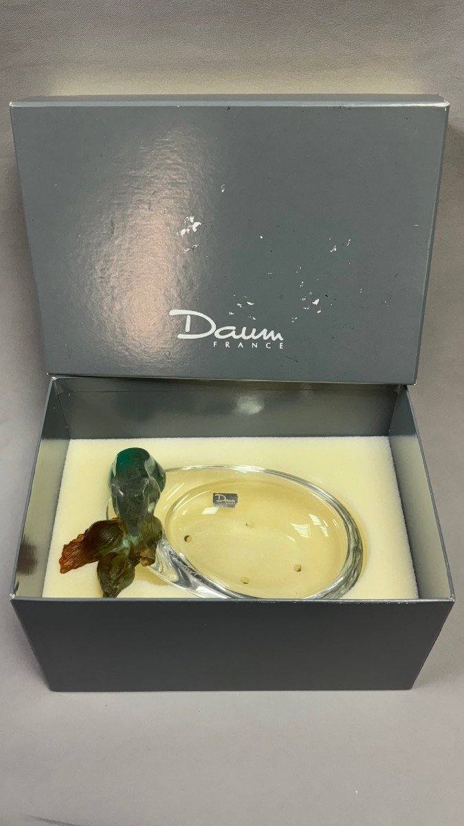 Daum: Large Empty Pocket, Mouse Eating From Maison Daum Nancy In Its Box-photo-6