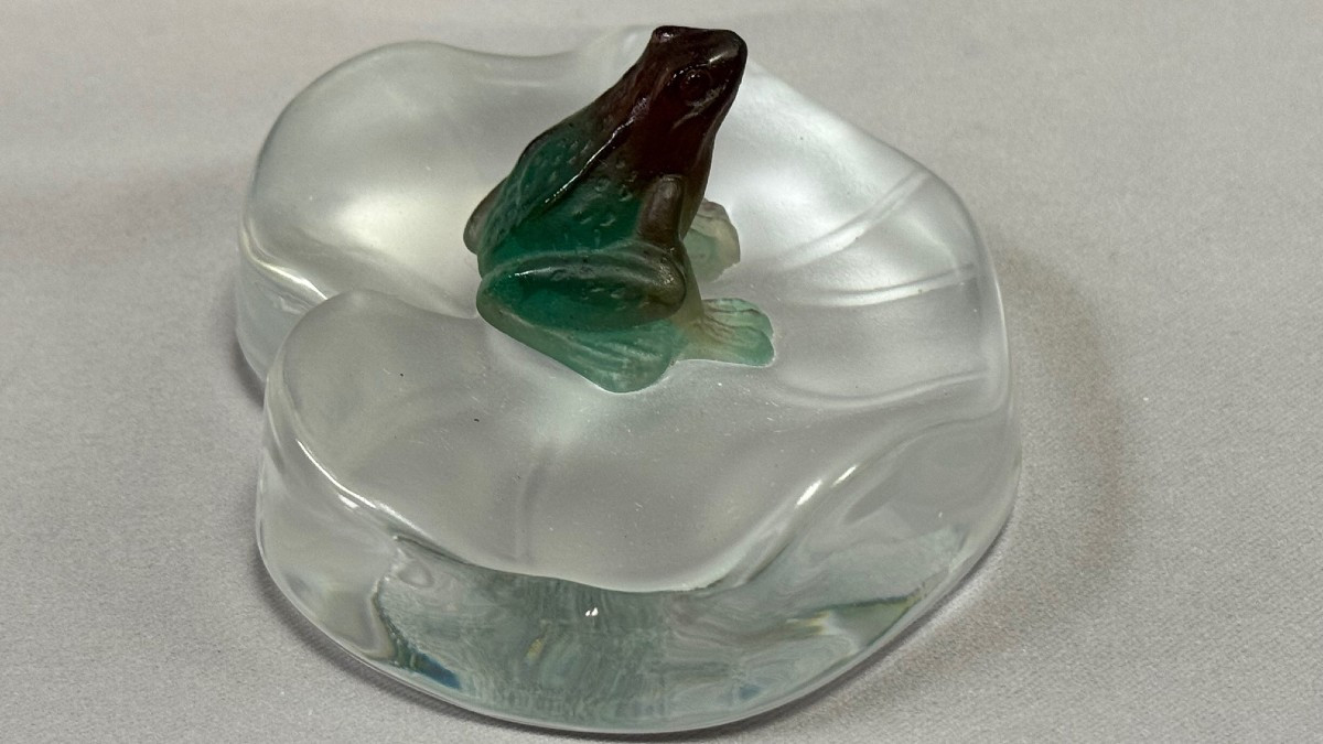 Daum: Frog On A Transparent Sheet, From The Daum House In Nancy With Its Box-photo-1
