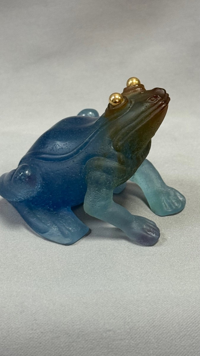 Daum: Big Frog With Golden Eyes From Daum In Nancy With Its Box-photo-1