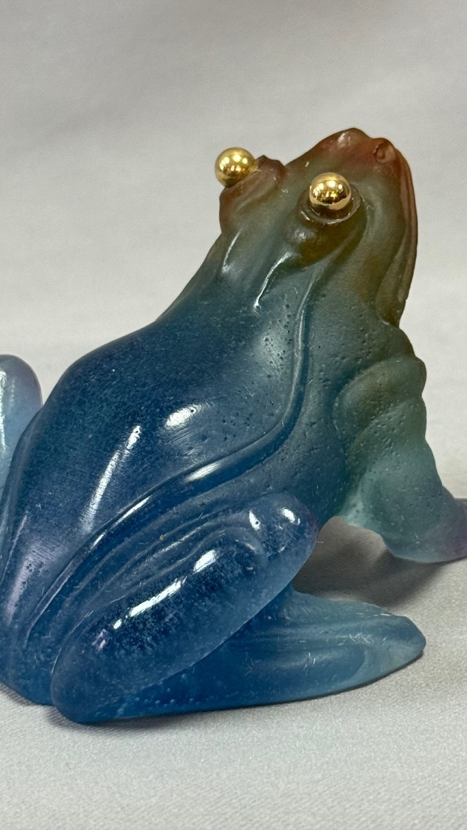 Daum: Big Frog With Golden Eyes From Daum In Nancy With Its Box-photo-4