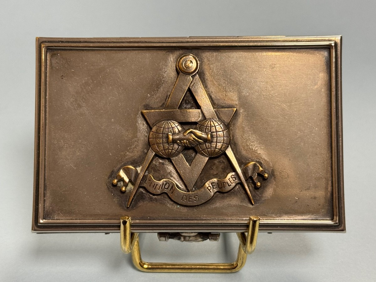 FRANC-MACONNERIE : BOITE A CIGARETTE EN METAL ARGENTE