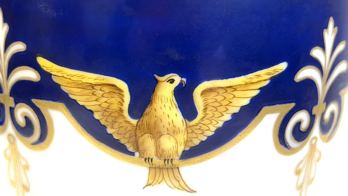 ROVINA EPINAL, VASE EN PORCELAINE,  MODELE EMPIRE SUR FOND BLEU, COL DEGAGE A L'ACIDE-photo-3