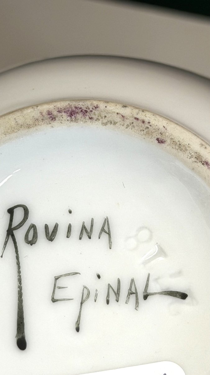 ROVINA EPINAL, VASE EN PORCELAINE,  MODELE EMPIRE SUR FOND BLEU, COL DEGAGE A L'ACIDE-photo-1