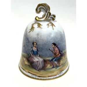 ROVINA EPINAL, CLOCHETTE DE TABLE EN PORCELAINE AVEC MOTIF D'AMOUREUX 