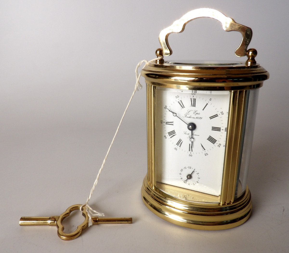 Officer's Clock "l'ovale" Mark l'Epée (sainte-suzanne / France)
