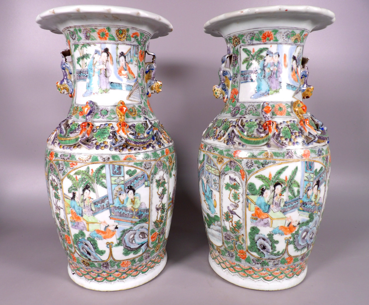 Paire de Vases Canton en Porcelaine de Chine du XIXème