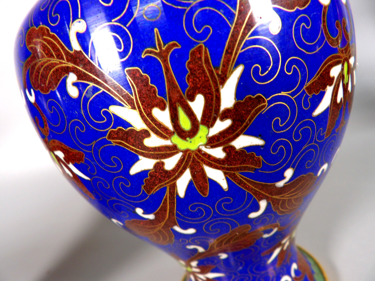 Paire de Vases Chinois en Cloisonné à Motifs de Fleurs et Feuillages Stylisés-photo-3