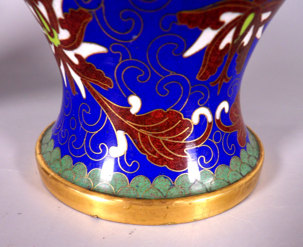 Paire de Vases Chinois en Cloisonné à Motifs de Fleurs et Feuillages Stylisés-photo-3