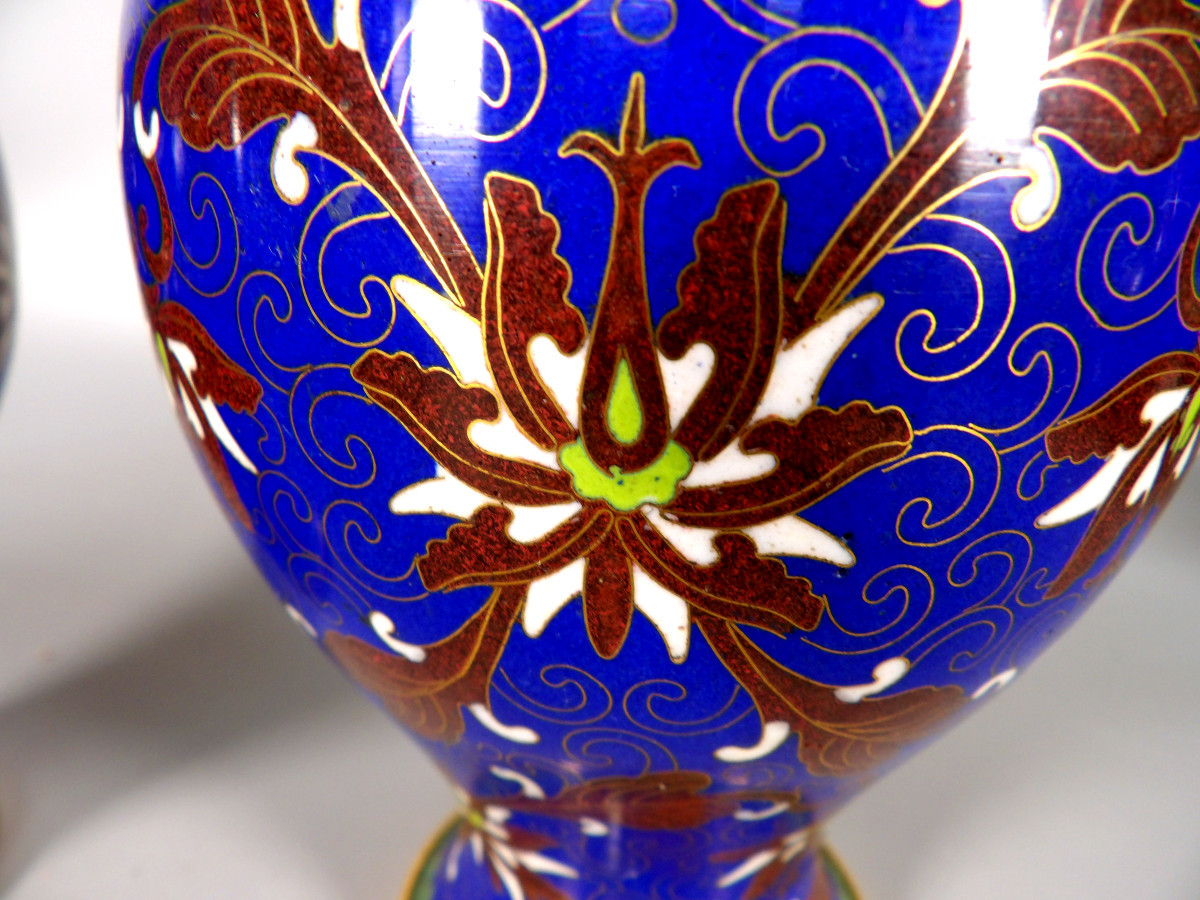 Paire de Vases Chinois en Cloisonné à Motifs de Fleurs et Feuillages Stylisés-photo-4