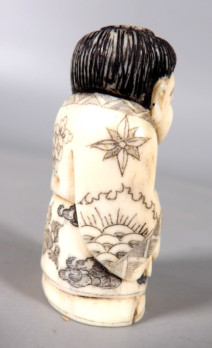 Ivory Netsuke - Young Man In Traditional Dress Holding Two Flowers - Signed-photo-1