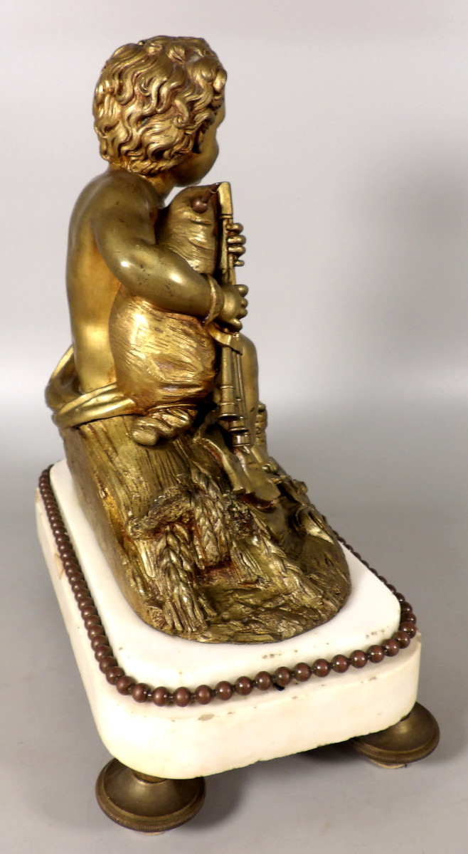 Bronze à Patine Dorée sur Socle en Marbre Blanc fin XIXème - Putti jouant de la Cornemuse-photo-1