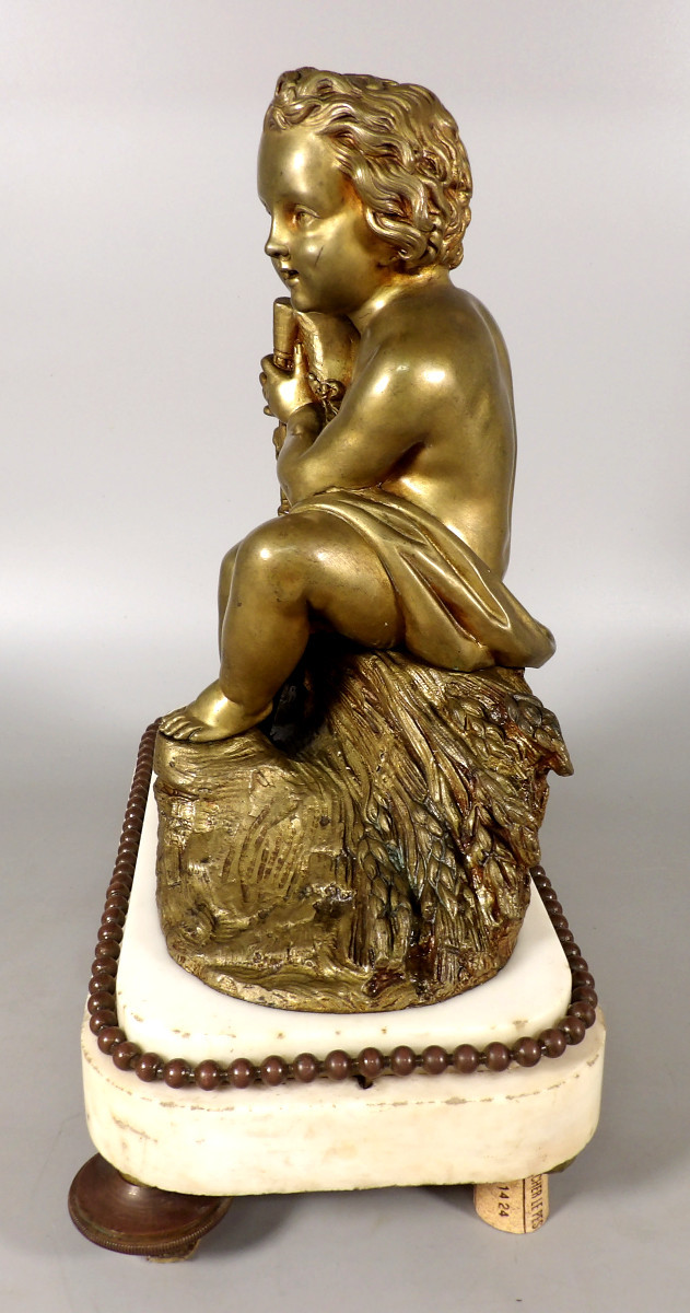 Bronze à Patine Dorée sur Socle en Marbre Blanc fin XIXème - Putti jouant de la Cornemuse-photo-4