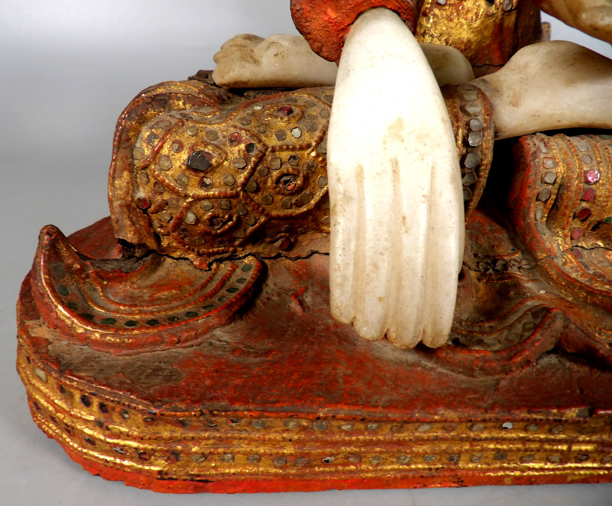 Antique 19th Century Burmese Buddha Sculpture In Gilded Wood And Carved Stone-photo-3