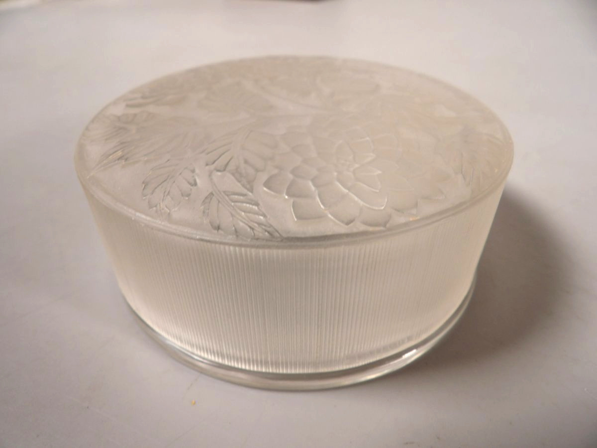 Antique Round Box With Frosted Crystal Lid - Designed In 1924 By René Lalique