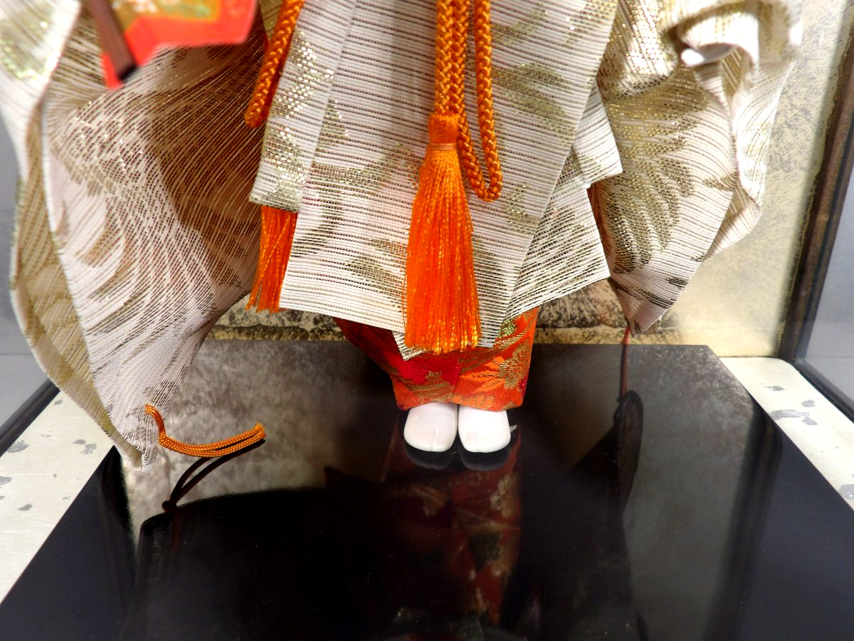 Traditional Japanese Sakura Geisha Doll In A Black Lacquered Wood And Glass Display Case-photo-6