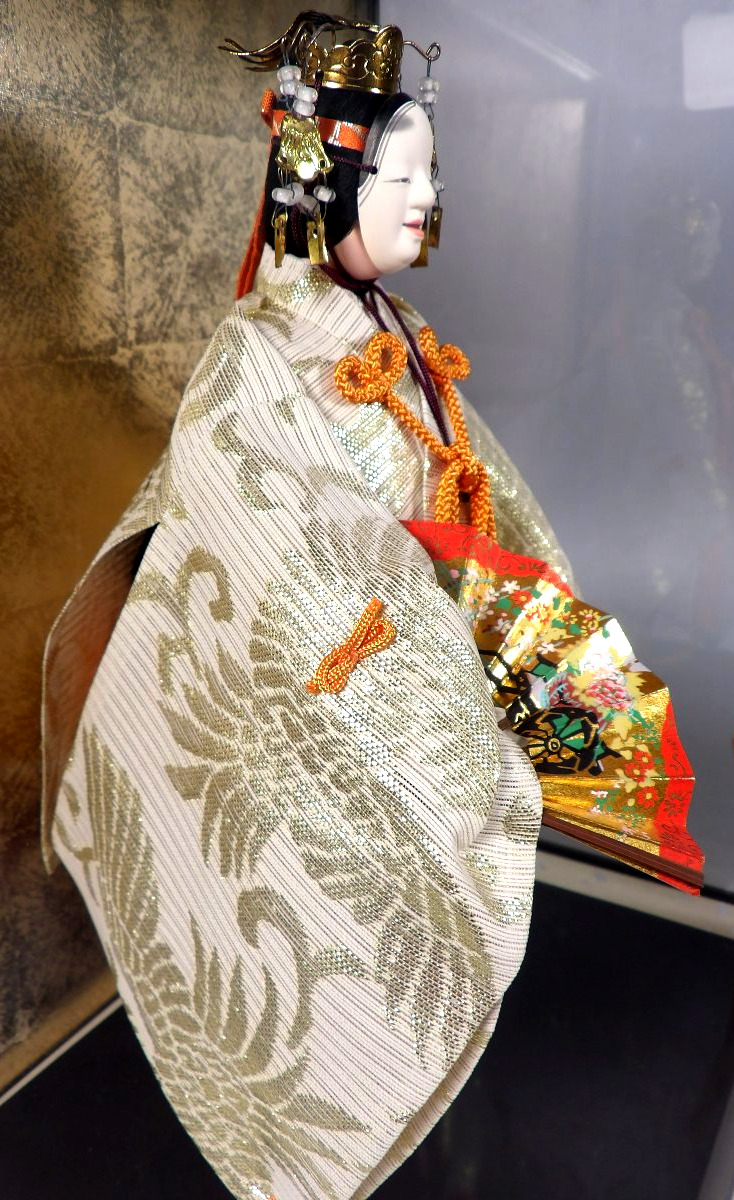 Traditional Japanese Sakura Geisha Doll In A Black Lacquered Wood And Glass Display Case-photo-7