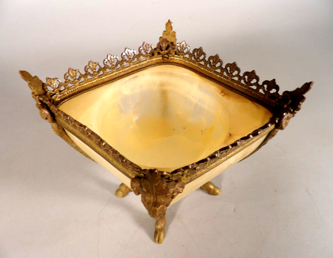 Napoleon III-style Ornamental Bowl In Onyx And Gilded Metal-photo-2