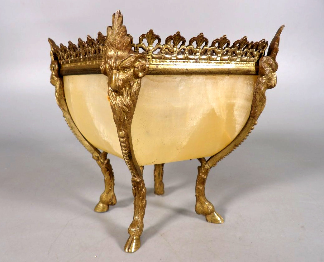 Napoleon III-style Ornamental Bowl In Onyx And Gilded Metal