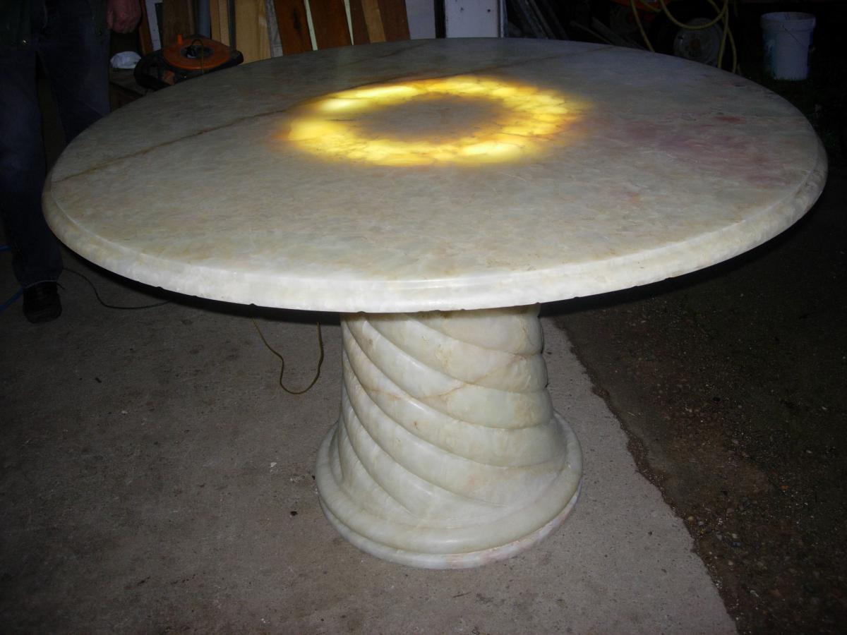 Spectacular Round Table Onyx In-photo-1