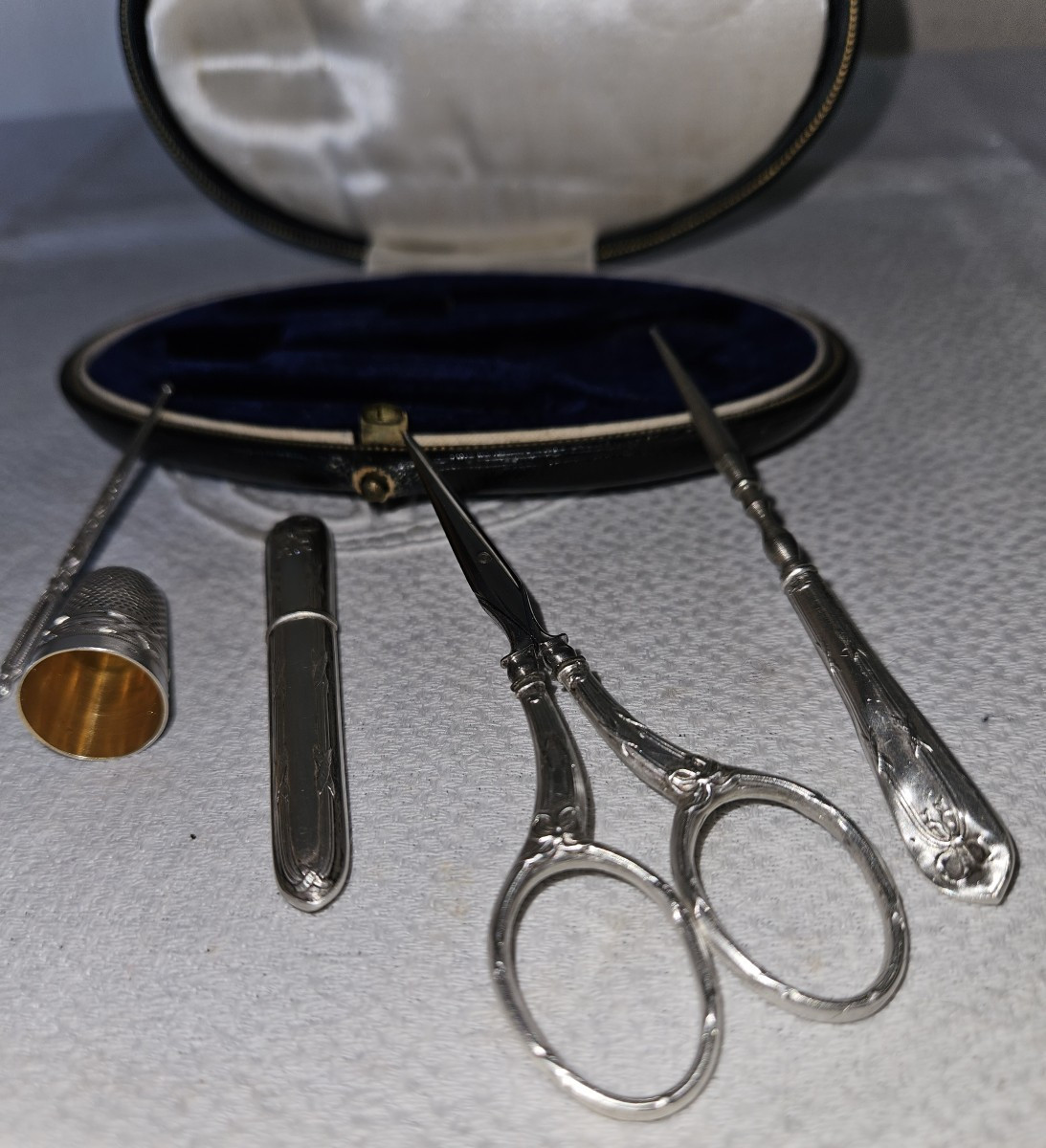 Nécessaire De Couture En Argent Dans Son Coffret gainé de Cuir Napoléon III  -photo-7