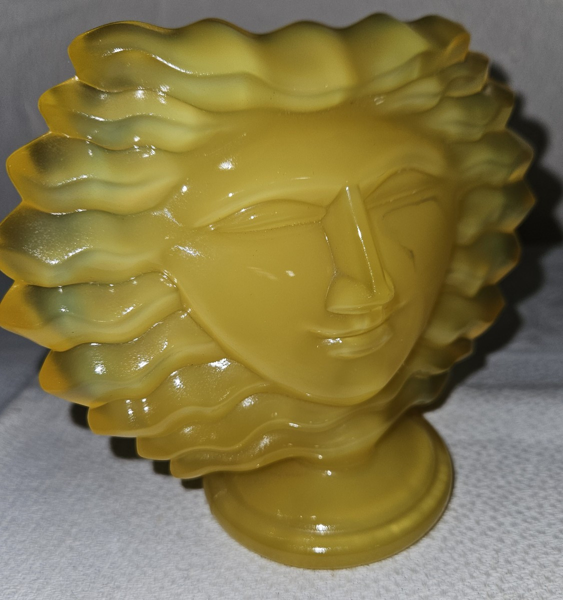 Cristal de SEVRES  -  Tête de soleil biface en cristal jaune opaque  -  époque 20ème --photo-8