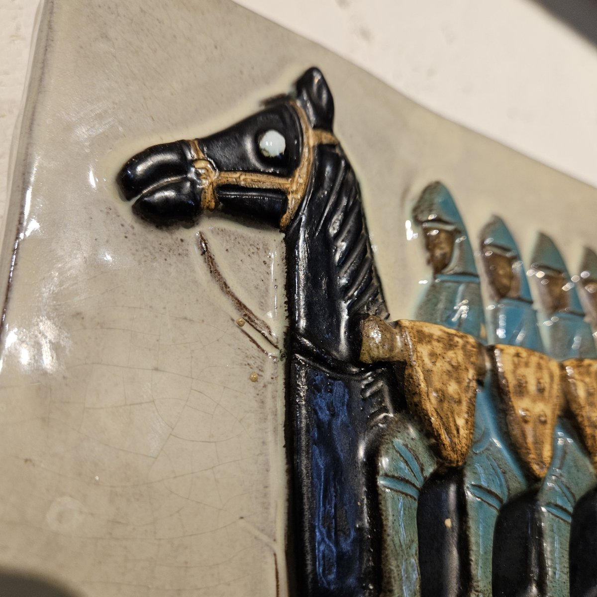 Plaque en céramique émaillée de Odette DIJEUX, "le Cheval-fée Bayard" - vers 1950.   -photo-1