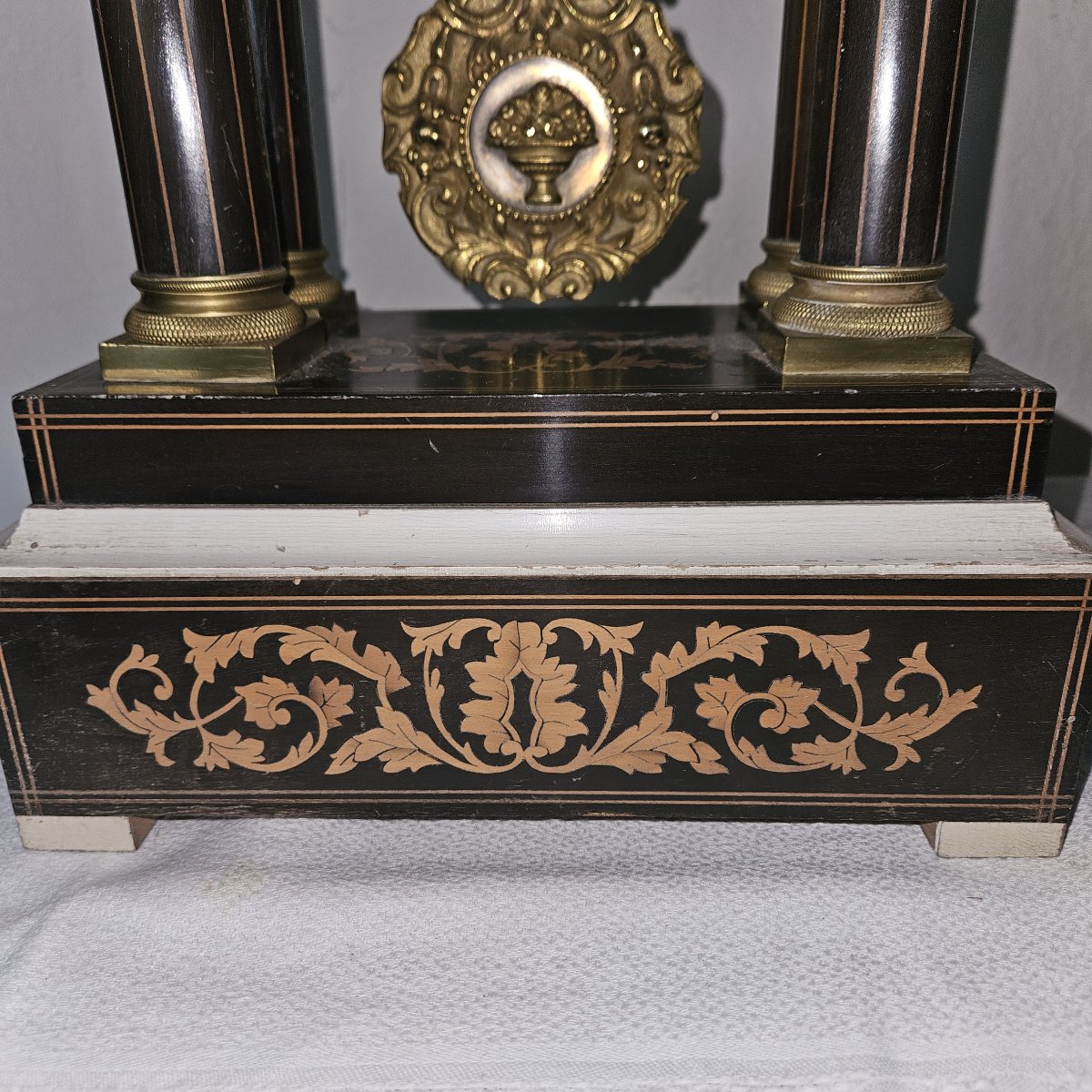 Charles X-era Clock  -  19th Century  - Rosewood And Marquetry  -  Gilded Bronze Decoration --photo-4