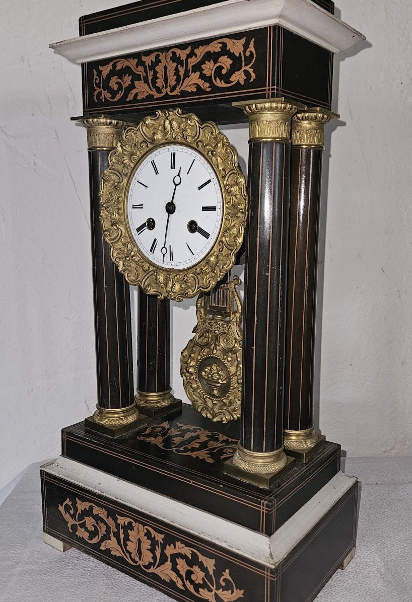 Charles X-era Clock  -  19th Century  - Rosewood And Marquetry  -  Gilded Bronze Decoration -
