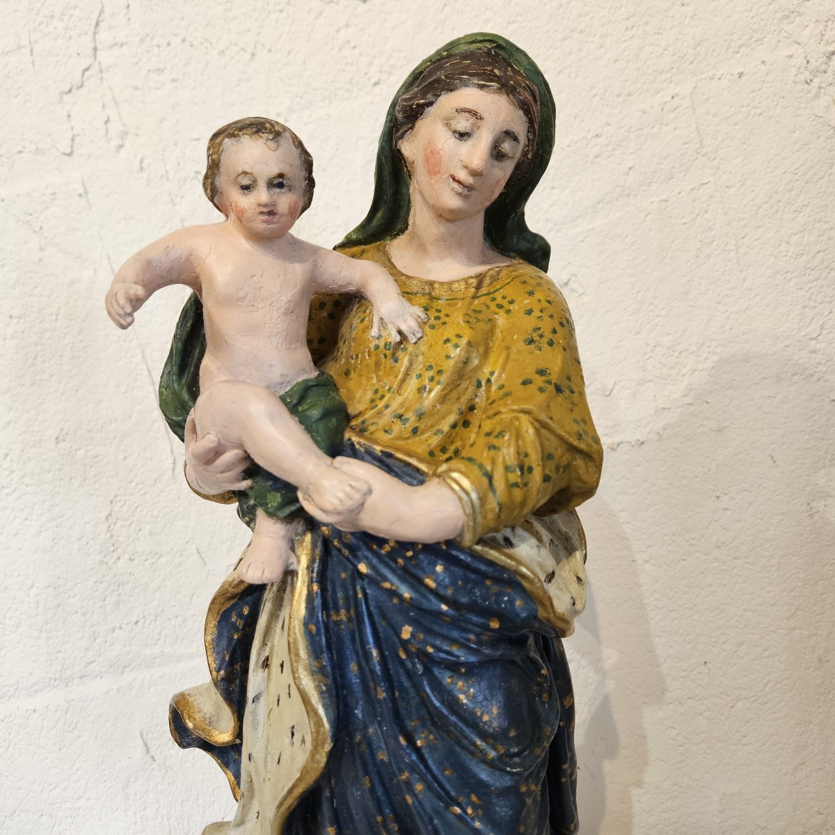 Vierge à l'enfant -  école du 19ème  -  en terre cuite polychrome  et dorée --photo-2