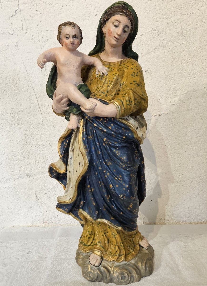 Vierge à l'enfant -  école du 19ème  -  en terre cuite polychrome  et dorée -
