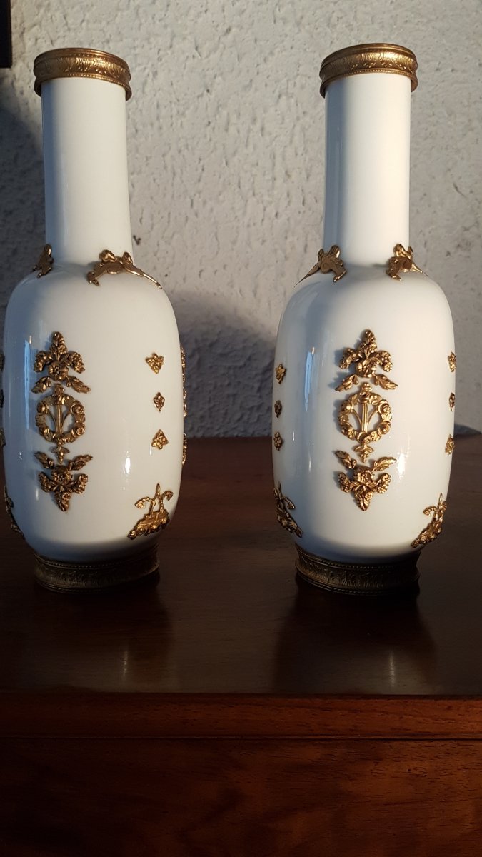 Louis XVI Style Brass Decoration Porcelain Vases Pair - -photo-2