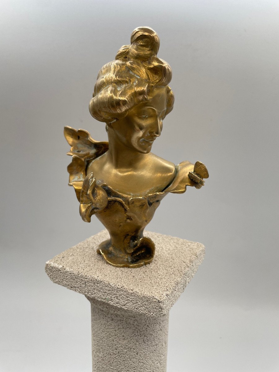 Buste  Femme au papillon - Art Nouveau -bronze Doré- Signé J.angles