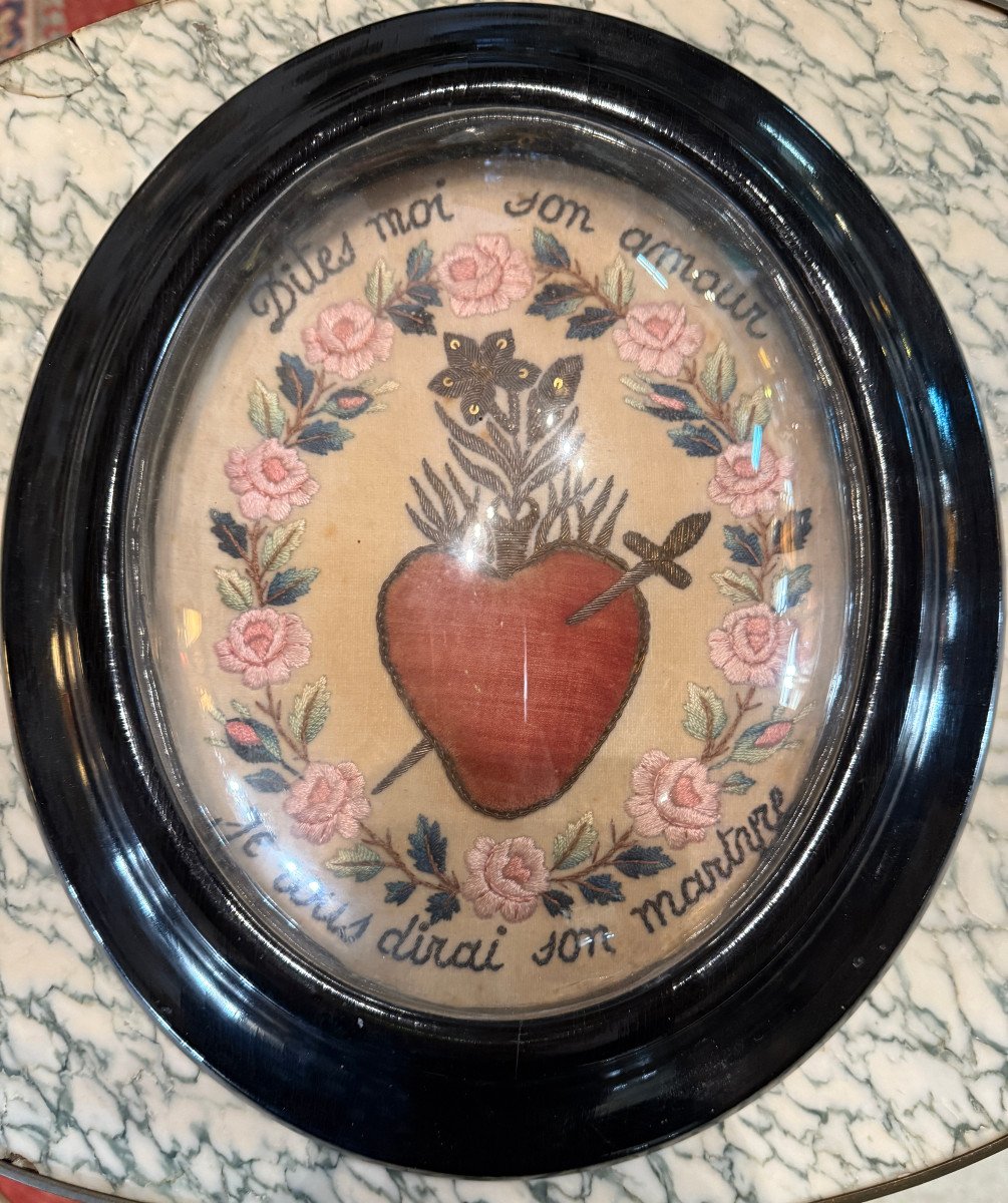 Cadre Ovale  Bois Noirci Avec Verre Bombé Religieux - Broderie Sacré Coeur De Jésus