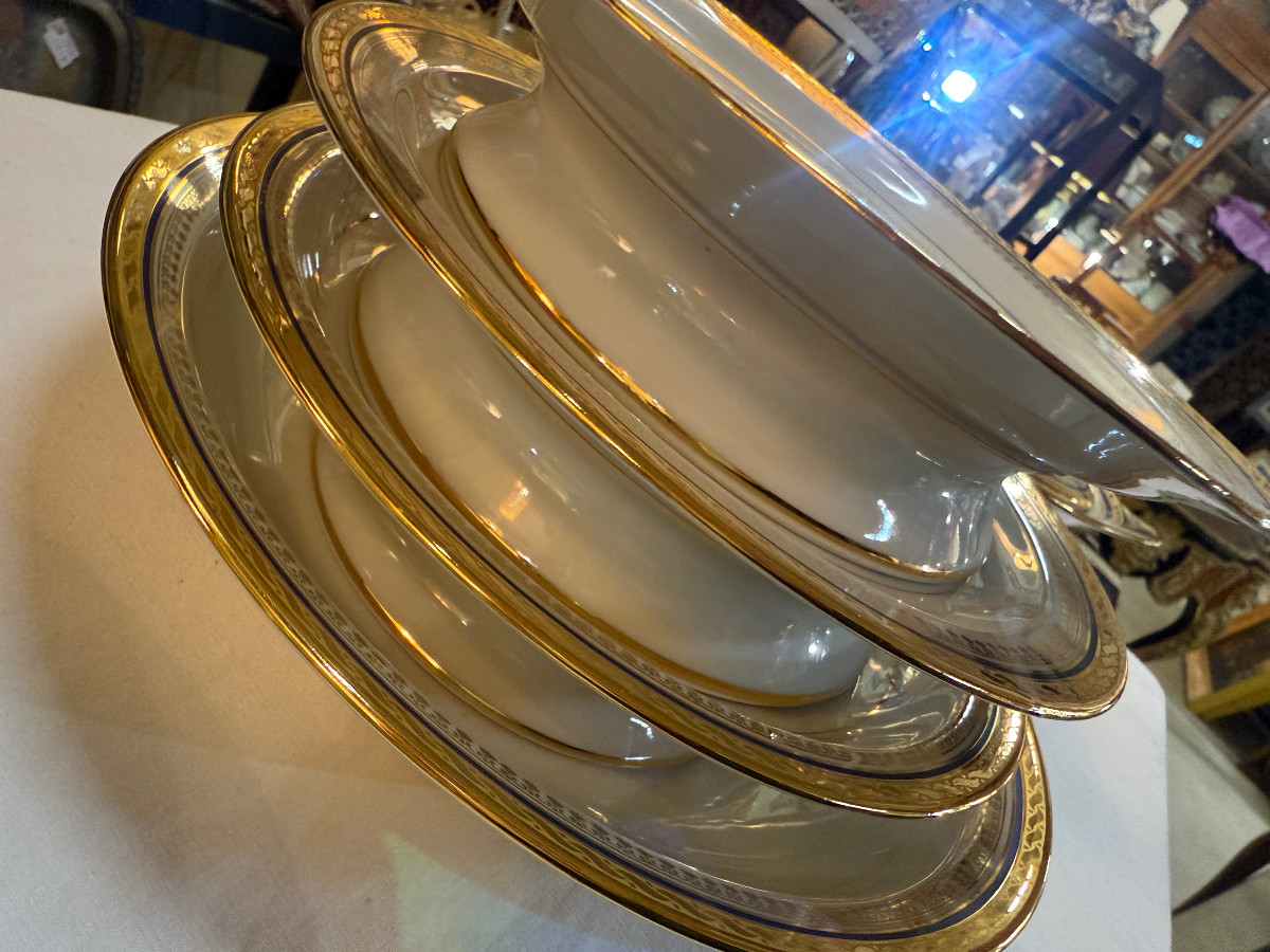 Limoges Porcelain Dinner Service, 72 Pieces - Gold Leaf Trim - Blue Rim -photo-1